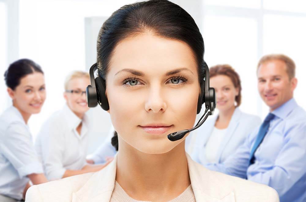 Call center agent using a live transfer script to connect an auto accident claimant with a personal injury attorney.